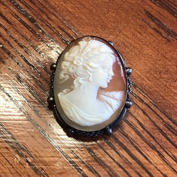 Estate Jewelry - Vintage Signed Cameo Brooch